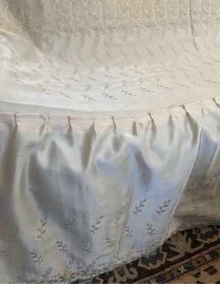 Colcha Beige Bordada - Raso - 135cm