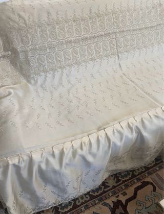 Colcha Beige Bordada - Raso - 135cm