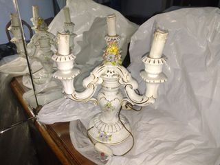 Pareja de candelabros antiguos de cerámica