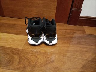 Zapatillas Jordan baloncesto - Negro/Dorado