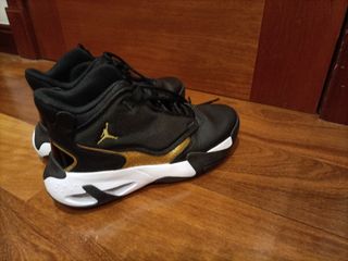 Zapatillas Jordan baloncesto - Negro/Dorado
