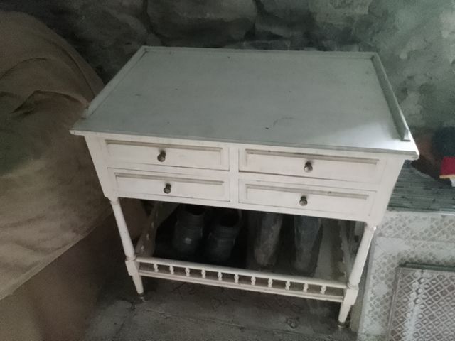 Mueble blanco de madera - 4 cajones