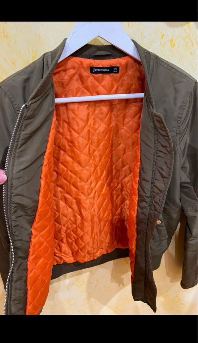 Cazadora verde Stradivarius talla S