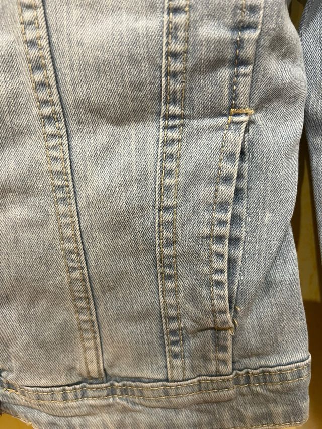 Cazadora vaquera Stradivarius talla S