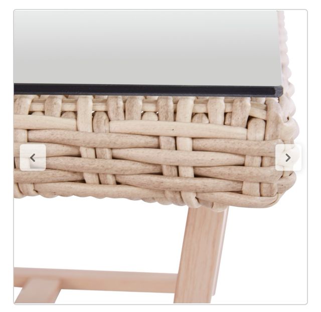 Conjunto jardín mimbre beige.