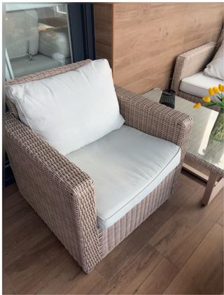 Conjunto jardín mimbre beige.