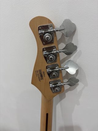 Bajo eléctrico nuevo negociable