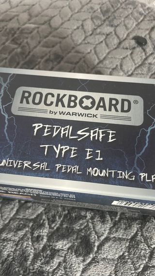 Boss GEB-7: pedal Ecualizador de Bajo + PedalSafe