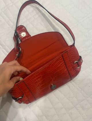 Bolso rojo Stradivarius