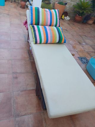 Tumbona de madera beige