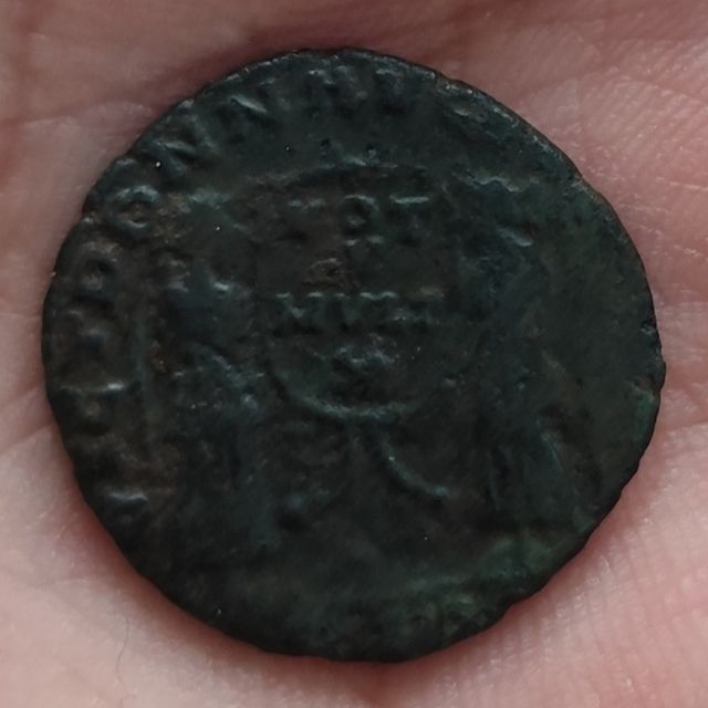 Moneda romana Decencio Letra "A"