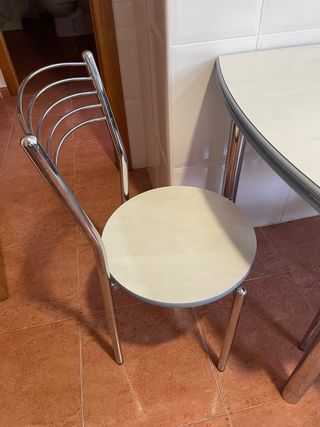 Mesa y 4 sillas cocina - blanca y plata