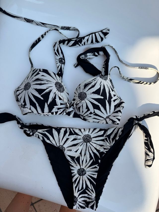 Bikini Benetton fiori bianco-nero XS-S