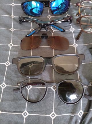 Lote de varias gafas variadas: sol, y  5 de vista 