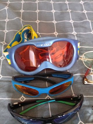 Lote de varias gafas variadas: sol, y  5 de vista 