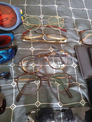 Lote de varias gafas variadas: sol, y  5 de vista 