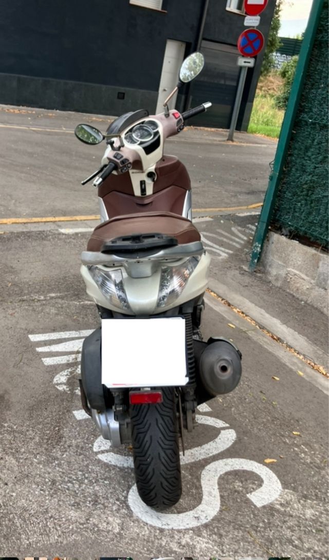 Piaggio Beverly 300 - Scooter