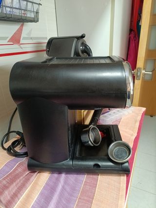 Tostadora y cafetera las dos 12 euros 