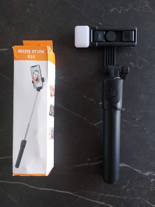 Trípode Selfie R1S con luz LED