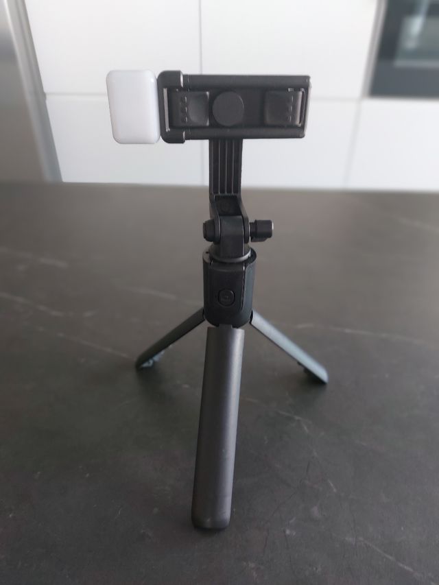 Trípode Selfie R1S con luz LED