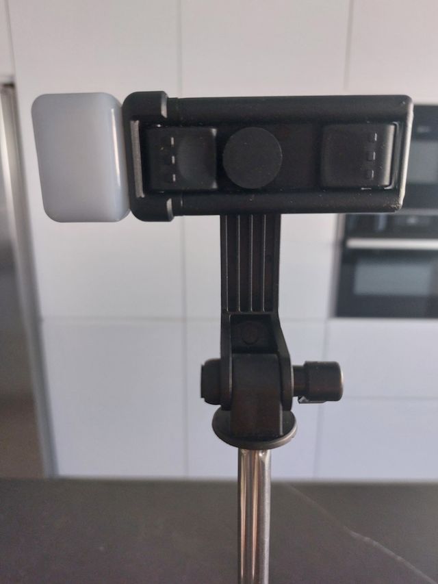 Trípode Selfie R1S con luz LED