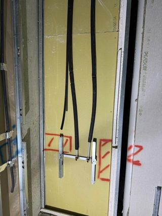 Fontanero y electricista tengo 7 años experiencia 