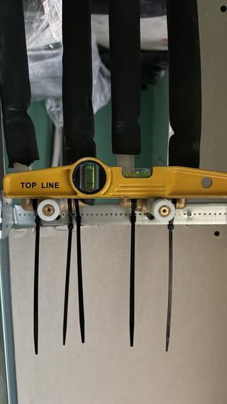 Fontanero y electricista tengo 7 años experiencia 