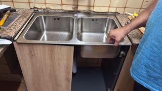 Fontanero y electricista tengo 7 años experiencia 