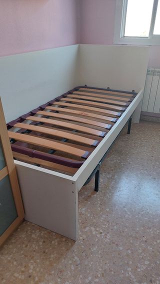 Cama individual blanca metal y madera