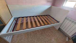 Cama individual blanca metal y madera