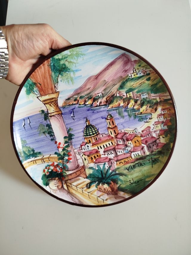 Piatto in ceramica di Vietri dipinto a mano