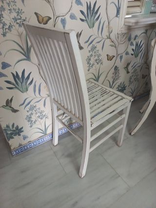 Coppia di sedie in legno bianco stile shabby chic