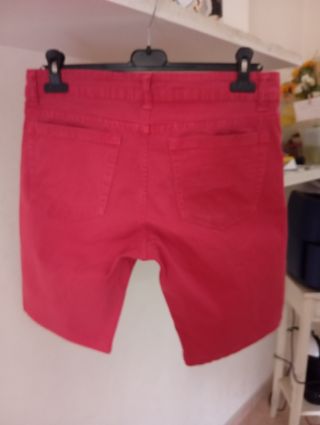 Bermuda Corta Rotos Rojos