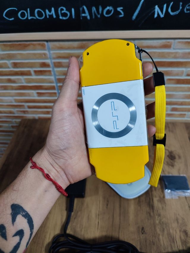 PSP Slim 2004 Amarilla