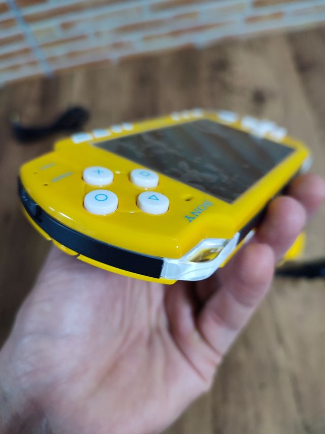 PSP Slim 2004 Amarilla