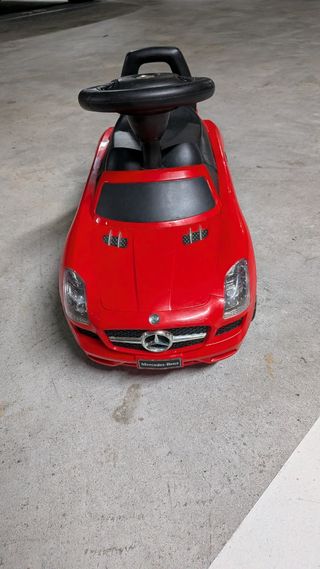Coche Mercedes correpasillos rojo