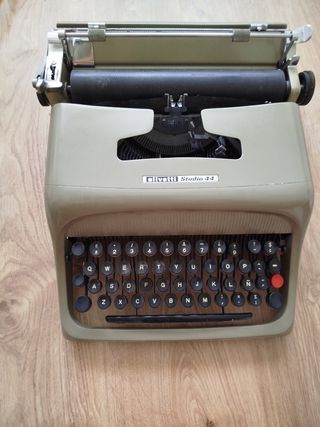 Olivetti Studio 44 - Máquina de escribir