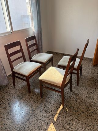 4 Sillas madera beige