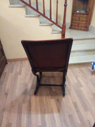 Mecedora antigua de madera