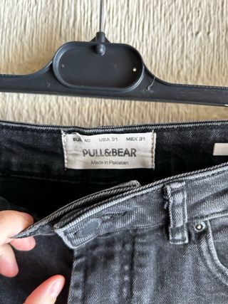 Shorts Pull&Bear negros rotos