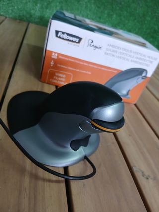 Ratón vertical Fellowes Penguin M