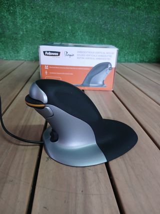 Ratón vertical Fellowes Penguin M