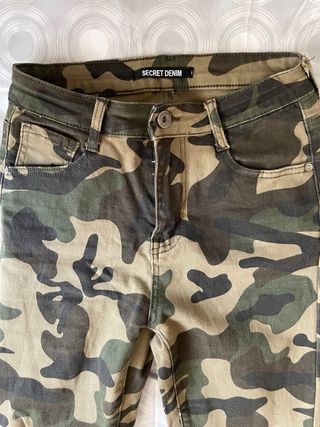 Vaqueros pitillo Secret Denim camuflaje