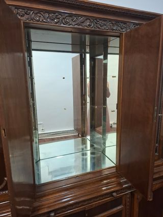 Mueble aparador de madera marrón,  mueble bar