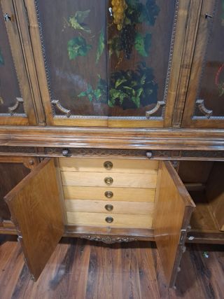 Mueble aparador de madera marrón,  mueble bar