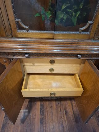 Mueble aparador de madera marrón,  mueble bar