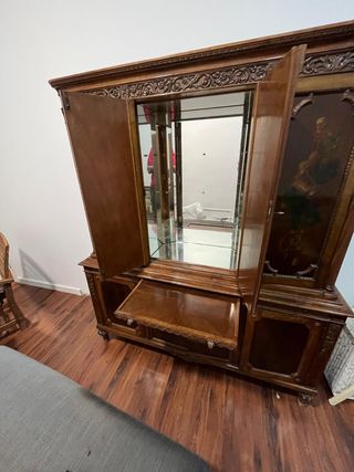 Mueble aparador de madera marrón,  mueble bar