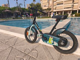 Bicicleta niño 14" - Llanta pinchada