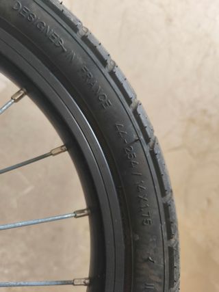 Bicicleta niño 14" - Llanta pinchada