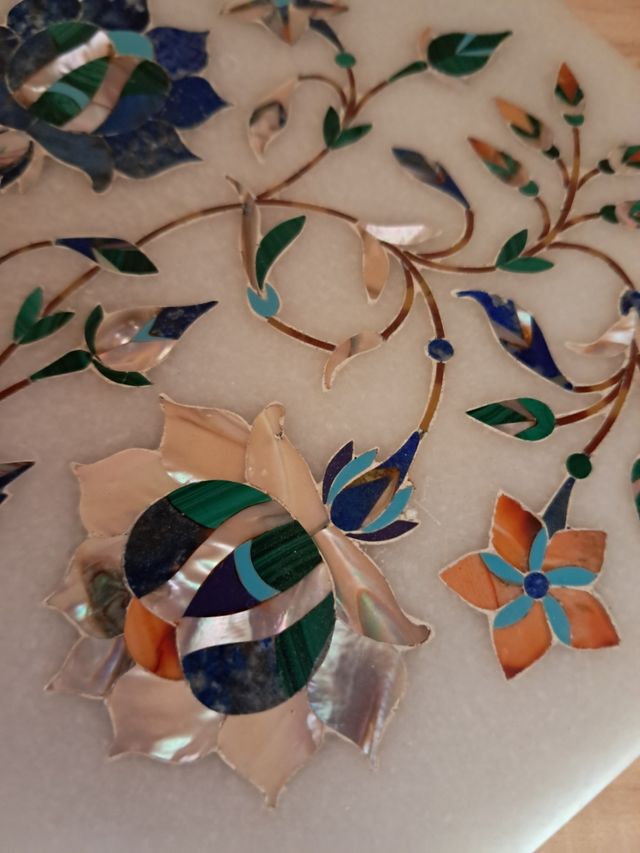 Marmol con incrustaciones 